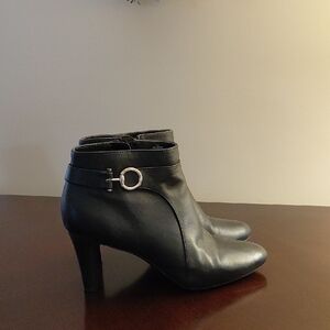 Bandolino Elegant Black Heeled Leather Ankle Boots